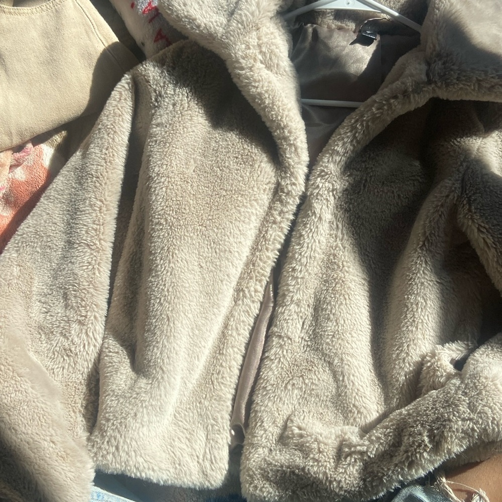 Windsor cream color puffy soft jacket